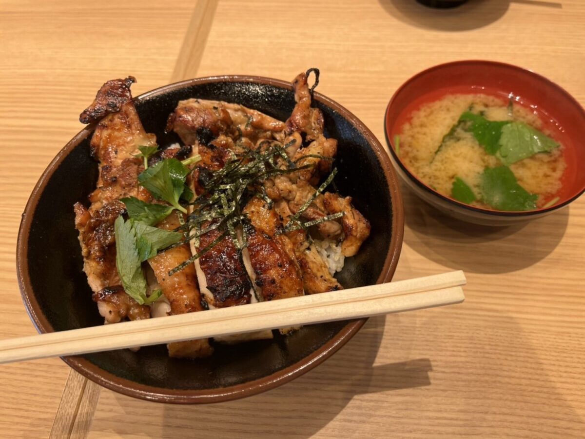 会社の近くにできた焼き鳥屋さんのランチ!(^^)!