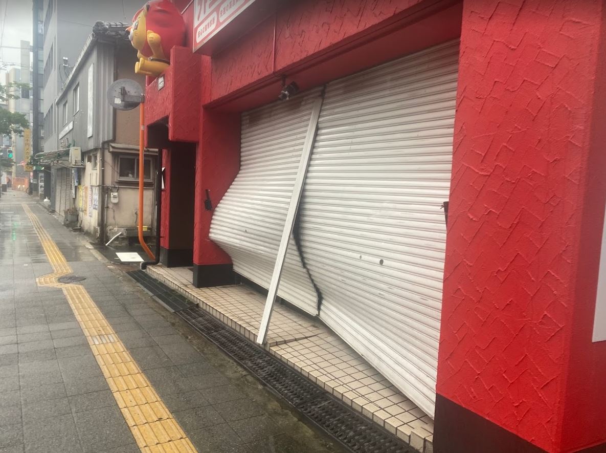 9月の台風でシャッターが潰れてしまいました。