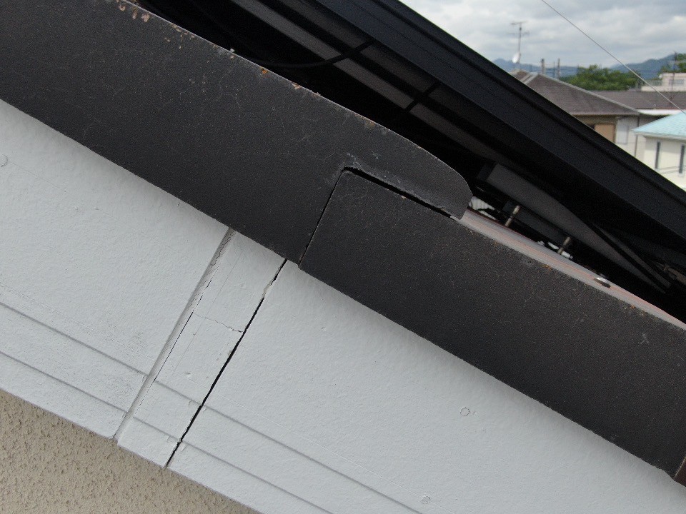 破風板 ひび割れ